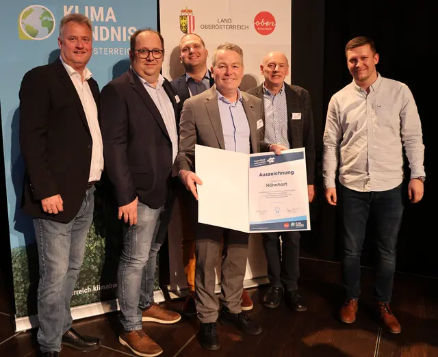 Landtagsabgeordneter Peter Handlos, Gemeindevorstand Ferdinand Hintermair, Dorian Vavti, Radbeauftragter des Landes OÖ, Bürgermeister Erich Priewasser, Robert Stögner vom Klimabündnis OÖ und Amtsleiter Christian Bogner. | Foto: Gemeinde Höhnhart