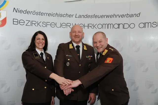 Abschnitt Haag: Kommandant Gerald Glanninger (Haag), Stv. Peter Spanyar (St. Valentin) und Verwalterin Sabine Heigl (Thürnbuch-Au) | Foto: Wolfgang Zarl