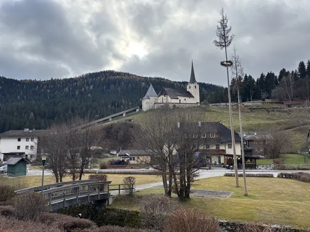 Die Wehrkirche aus dem 12. Jahrhundert ist das Wahrzeichen des Ortes. | Foto: MeinBezirk.at/Astrid Siebert