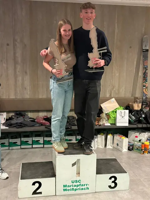 Mariapfarrs Ski-Ortsmeisterin 2026, Theresa Kandler, und Ortsmeister Martin Pfeifenberger. | Foto: USC Mariapfarr-Weißpriach-Göriach / Manuel Griessner