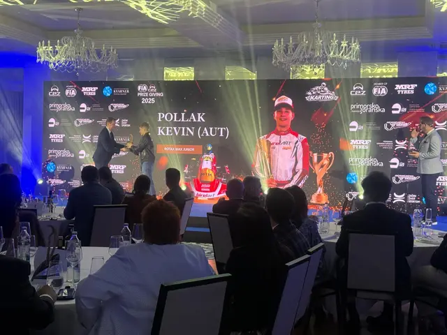 Kevin Pollak bei der Preisverleihung. | Foto: MTM-Bierelart-Racing-Team