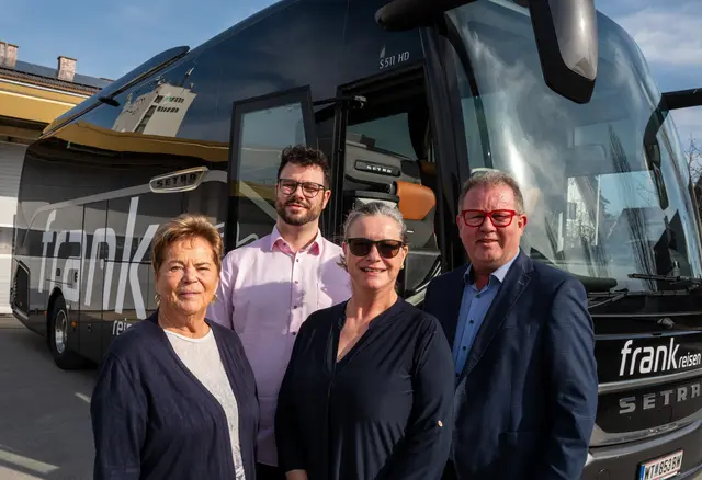Drei Generationen auf einem Bild: Jutta Frank, Georg Wurz, Petra Wurz-Frank und Christoph Wurz. | Foto: Frank Reisen