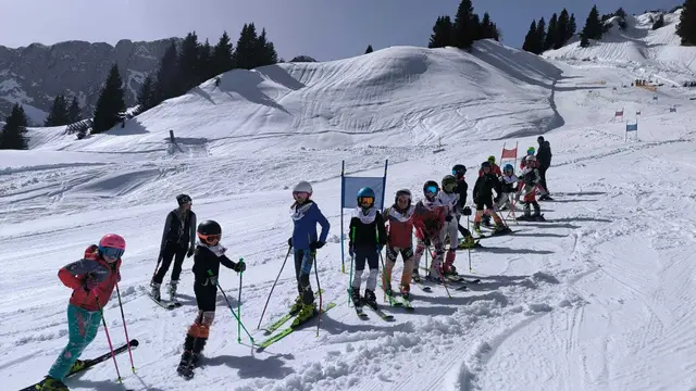 Über 220 Kinder und Schüler nahmen beim letzten Bezirkscup der Saison am Hahnenkamm teil. | Foto: SC Lechaschau
