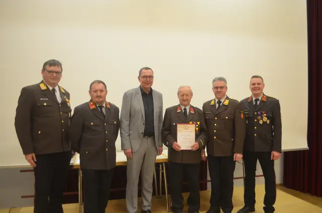 Grabmer ist seit mehr als sechs Jahrzehnten aktives Mitglied der FF Schlüßlberg und trug maßgeblich zur Weiterentwicklung bei.  | Foto: FF Schlüßlberg