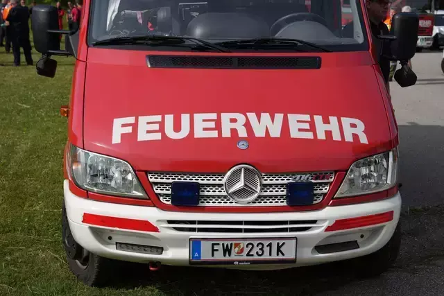 Das Brandgeschehen blieb auf den Bereich der Obergeschosswohnung beschränkt und es kam zu keiner weiteren Brandausbreitung (Symbolfoto) | Foto: MeinBezirk.at