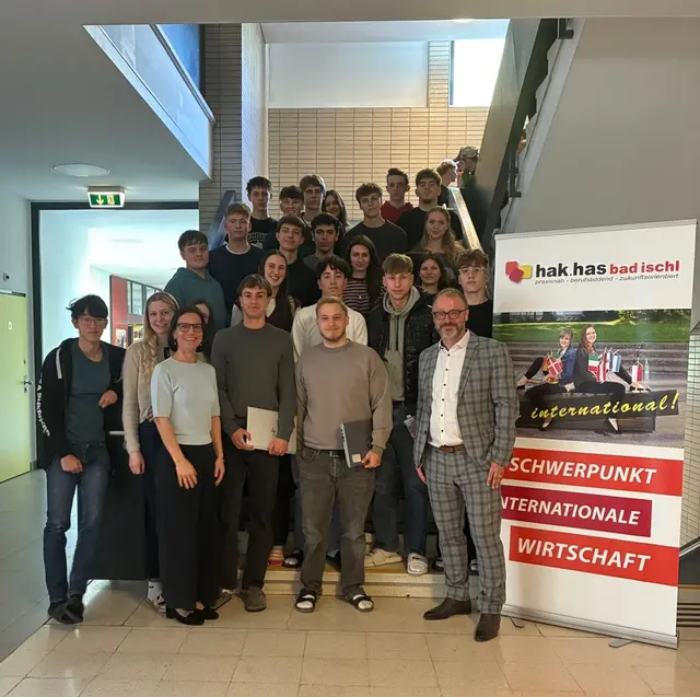 Die Schüler*innen des Ausbildungsschwerpunktes „Internationale Wirtschaft“ der BHAK Bad Ischl bekamen am 10. März die Möglichkeit, mit Prof. Franz Leidenmühler von der JKU Linz zu diskutieren. | Foto: BHAK/BHAS Bad Ischl
