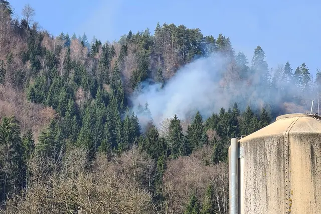 Starke Rauchentwicklung vor Ort. | Foto: OBI Stefan Krammer und BI Florian Scherwitzl, ÖA-Team BFKdo Klagenfurt-Land