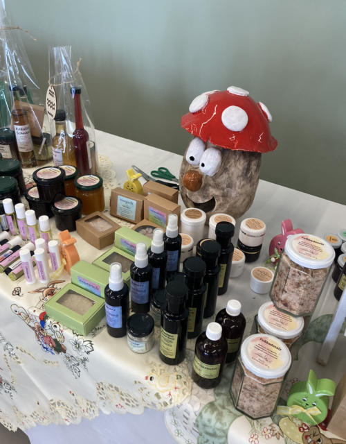 Die Produkte werden aus den Kräuter im Sörger Kräutergarten hergestellt. | Foto: Privat