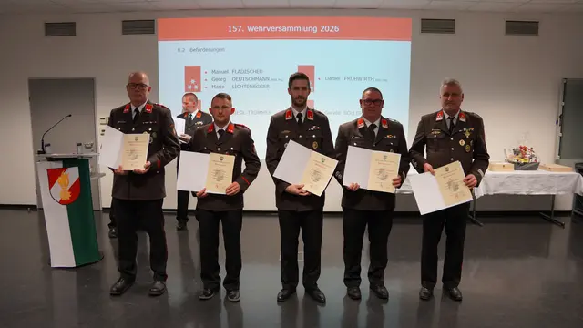 Im Rahmen der Versammlung fanden auch mehrere Angelobungen, Beförderungen und Ehrungen statt. | Foto: FF Bruck an der Mur