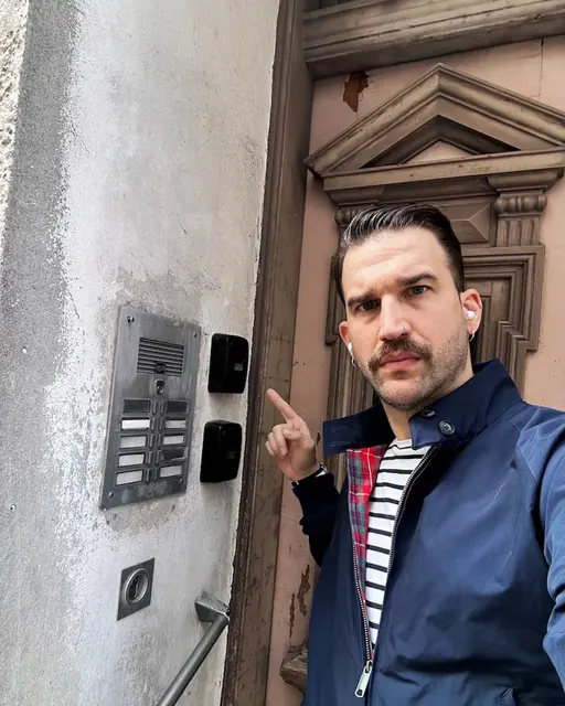 Grünen-Gemeinderat Tobias Reder will wissen, wie viele Wohnungen in Linz als Airbnb &amp; Co. vermietet werden und deshalb nicht als Wohnraum zur Verfügung stehen. | Foto: Grüne Linz