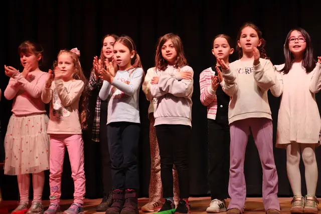 Der Chor der Grundstufe 1 der VS Werndorf eröffnete das Bezirksjugendsingen im Kulturheim Werndorf. | Foto: Edith Ertl