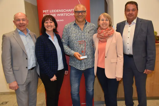  Neuwahlen Wirtschaftsbund Pabneukirchen. Julius Award für Ludwig Peirleitner, Erdbau Moky-Transport GmbH. Max Hiegelsberger, Barbara Payreder, Ludwig Peirleitner, Eveline Grabmann, Anton Froschauer.  | Foto: Zinterhof