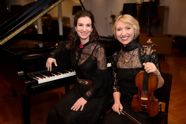 Von links: Zsuzsanna Csegzi, Karin Regina Florey. | Foto: Fels