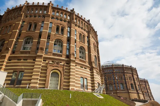 Die historischen Gasometer in Simmering wurden zu einem modernen Stadtquartier mit Wohnungen, Geschäften und Veranstaltungsorten umgebaut. | Foto: panthermedia/william87