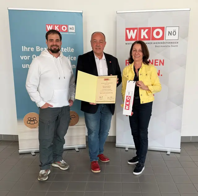 Lukas KARL, Bezirksvorsitzender Junge Wirtschaft Zwettl, SWV NÖ-Bezirksvorsitzender und Referatsleiter Senior:innen, Herbert Kraus und Anne Blauensteiner, Bezirksstellenobfrau WK Zwettl | Foto: WK Zwettl