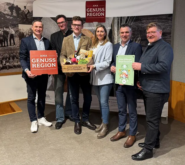 Foto v.l.n.r.: Markus Hillebrand (Netzwerk Kulinarik), Benedikt Lang (Stv. Obmann Sparte Tourismus Wirtschaftskammer Salzburg), Maximilian Aigner (Landesrat), Julia Göschelbauer (AMA-Marketing), Rupert Quehenberger (Präsident Landwirtschaftskammer Salzburger), Günther Kronberger (Salzburger Agrarmarketing) – Fotorechte AMA-Marketing | Foto: AMA-Marketing