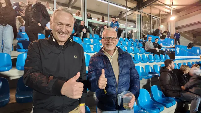 Daumen hoch für den Einzug des TSV Hartberg in die Meistergruppe.