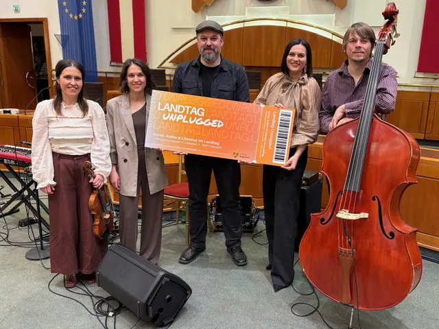 Die Band "Idemo" eröffnete mit einem schwungvollen Konzert die neue Saison der Veranstaltungsreihe „Landtag UNPLUGGED“ im Landtagssitzungssaal in Eisenstadt. | Foto: Landesmedienservice