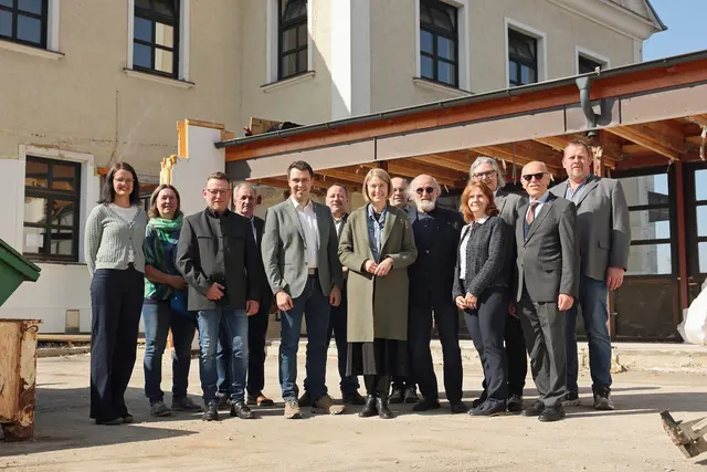 Die künftig miteinander verbundenen Gebäude werden Platz für rund 360 Kinder bieten.  | Foto: Land OÖ/Stinglmayr