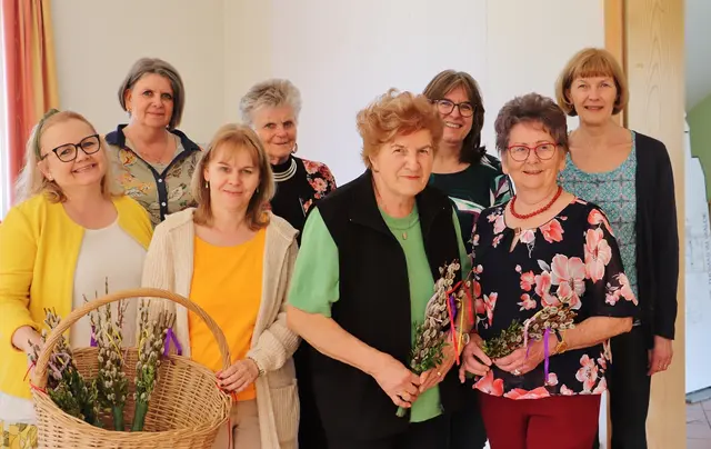 Spari’s Handarbeitsrunde präsentiert in Premstätten erlesene österliche Handarbeiten. | Foto: Edith Ertl