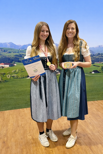 Girl-Power bei der Messe Wieselburg: Ehefrau und Tochter übernahmen – stellvertretend für Hans-Peter Feichtinger – die Goldmedaille für die Saiblingsulz. | Foto: Ischler Sulzwerkstatt