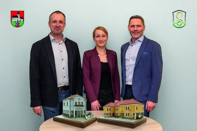 Die Bürgermeister der beiden Gemeinden heißen die neue Amtsleiterin der Verwaltungsgemeinschaft Hellmonsödt &amp; Zwettl herzlich willkommen | Foto: Klicksgefühl Fotografie