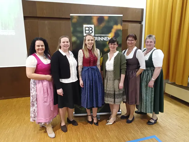 Von links: Landesbäuerin Johanna Haider, Bezirksbäuerin-Stellvertreterin Eva Lehermayer, Bezirksbäuerin Vanessa Aufreiter, Bezirksbäuerin-Stellvertreterin Nadja Poscher, Bezirksbäuerin-Stellvertreterin Renate Meindl und Elisabeth Mair. | Foto: OÖ Bauernbund