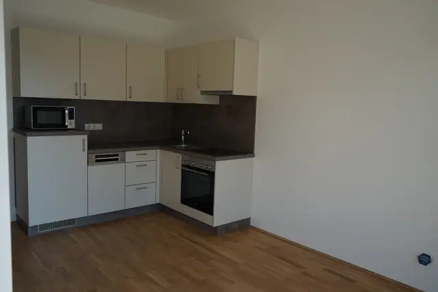 Jede Wohnung ist mit einer kleinen Kücheninsel ausgestattet.  | Foto: Elisabeth Kloiber