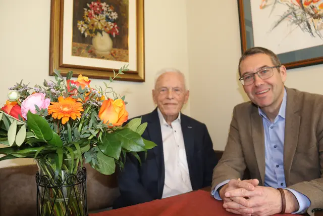 Bürgermeister Markus Vogl gratulierte Vizebürgermeister a. D. Erich Sablik zum 95. Geburtstag, | Foto: SPÖ