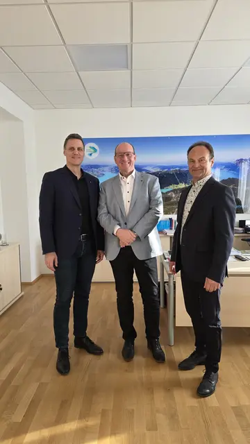 Bezirkshauptmann Johannes Beer, Vizebürgermeister Jürgen Gaigg und Bürgermeister Peter Harringer (v.l.). | Foto: Gaigg
