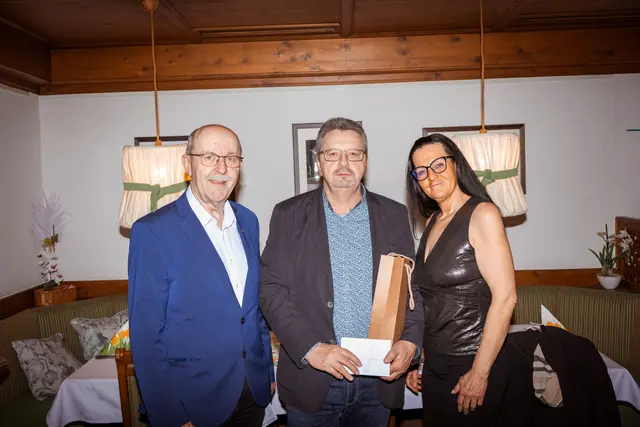   Vizebürgermeister Franz Gallhuber, Ehrenringträger Gerhard Pawlitschko, Gemeinderätin Verena Bernert | Foto: Gemeinde Weinburg
