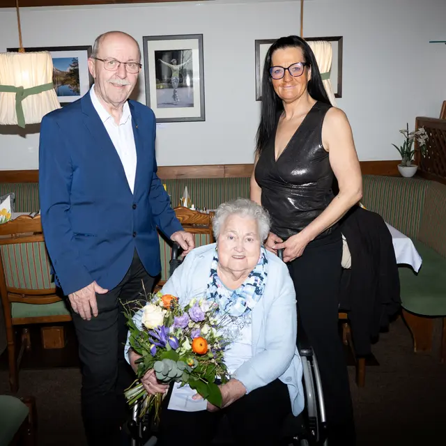  Vizebürgermeister Franz Gallhuber, Theresia Maier-Fuchs, Gemeinderätin Verena Bernert | Foto: Gemeinde Weinburg