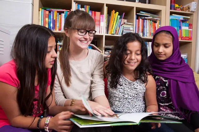 Neben Hausaufgaben-Betreuung und Nachhilfe bietet „LernLeo“ gemeinsames Lesen, Spielen und gesundes Jausnen, Ausflüge und Workshops sowie Elternberatung. | Foto: Samariterbund