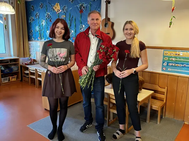 Auch die SPÖ Engerwitzdorf setzte wieder ein Zeichen zum Weltfrauentag und verteilte rote Nelken und Blumensamen für Beschäftigte in Kinderbildungseinrichtungen und Betrieben in Engerwitzdorf. | Foto: SPÖ Engerwitzdorf