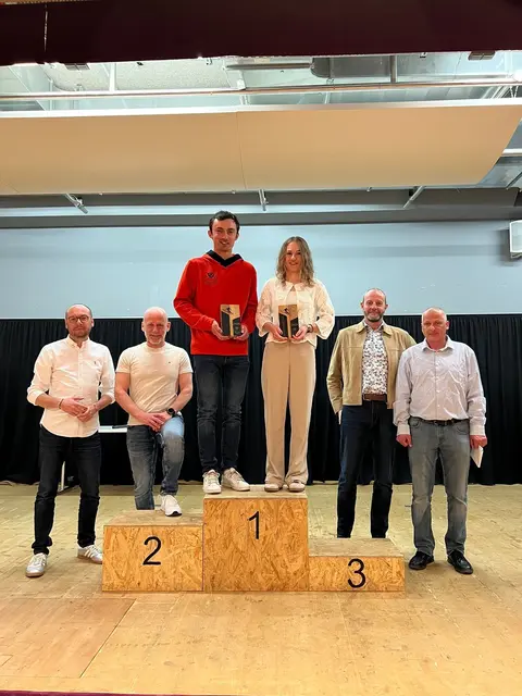 Die Vereinsmeister Christoph Ofer und Jana Taxer mit Bgm. Patrick Geir, SV-Obmann Wolfgang Taxer, Sponsor Martin Übergänger und Sektionsleiter Erich Wäger | Foto: SV Matrei