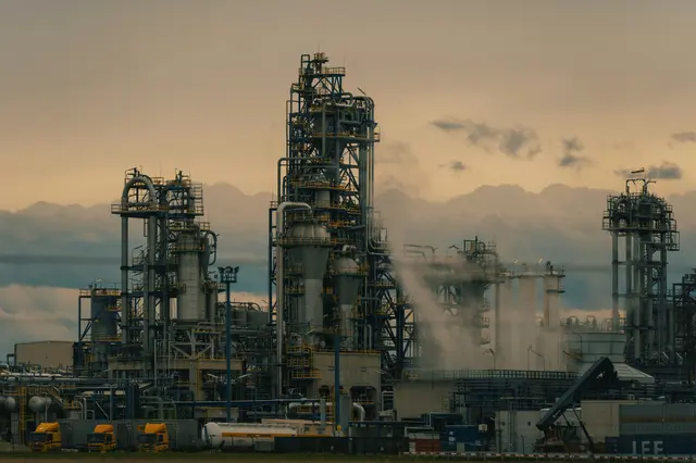Österreich gibt Ölreserven als Teil einer internationalen Aktion frei. Diese soll bewirken, dass sich die Preise an den Energiemärkten für Verbraucherinnen und Verbraucher wieder stabilisieren. (Symbolfoto)
 | Foto: Michael Pointner/unsplash