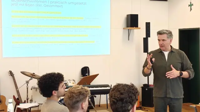 Thomas Lösch weihte die Schülerin in die Kunst der Rhetorik ein. | Foto: Borg Bad Radkersburg