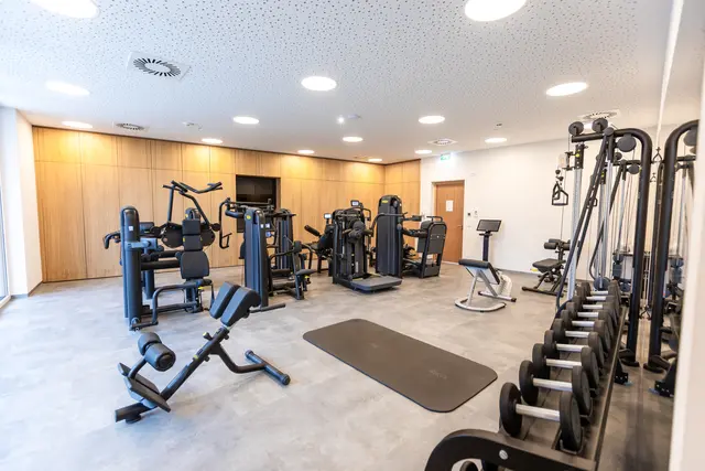 25 neue Kraft- und Cardio-Geräte stehen in den Therapieräumlichkeiten zur Verfügung. | Foto: Hotel &amp; Therme NOVA/Rusk Video