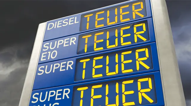 Der WK-Präsident fordert daher eine rasche und deutliche Reduktion der steuerlichen Belastung auf Treibstoffe. Vor allem bei der Mineralölsteuer gebe es Spielraum: Österreich liege hier deutlich über dem EU-Mindestniveau (Symbolfoto) | Foto: stock.adobe.com/at/bluedesign