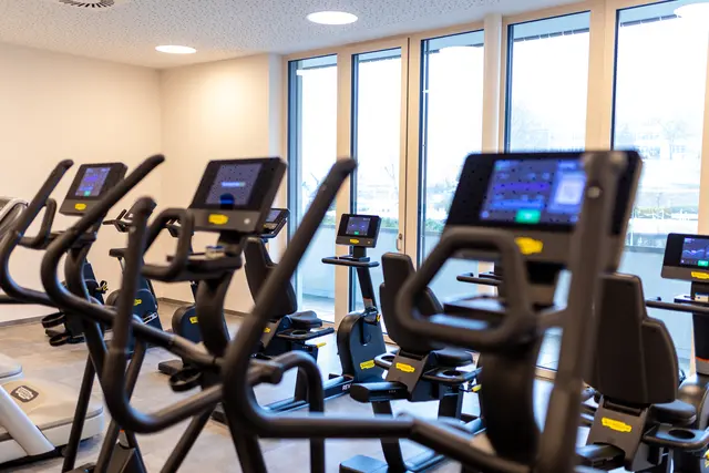 Modernste Kraft- und Cardiogeräte im neuen Fitnessraum | Foto: Hotel &amp; Therme NOVA/Rusk Video