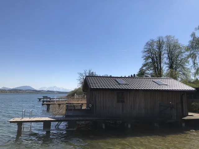 Im Flachgau finden sich viele Seen, aber kein Sport-Schwimmbad. Ohne Hallenbad bleibt für viele nur das Schwimmen im See. | Foto: sm