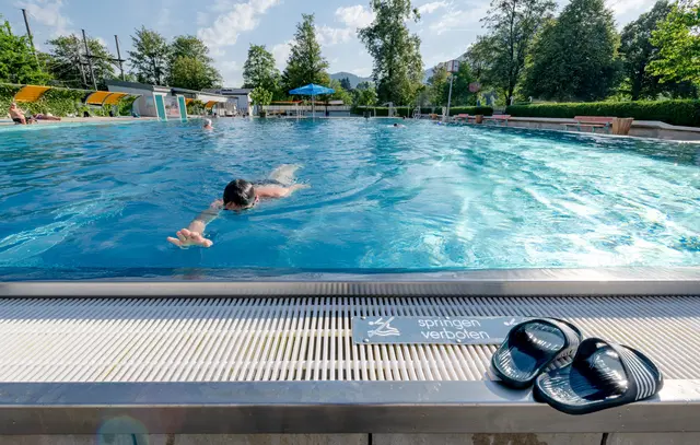 Als erstes der städtischen Freibäder startet das Aya-Freibad an der Alpenstraße bereits am 17. April April in die heurige Freibadsaison. Am achten Mai 2026 folgen das Freibad Leopoldskron und das Volksgarten-Freibad | Foto: Stadt Salzburg/Alexander Killer 