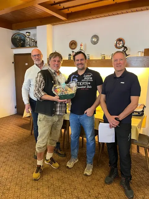 Das Organisationsteam Bernd Kuess, Dieter Stingl und Gert Felsberger mit Markus Tilli (3vl) | Foto: Privat