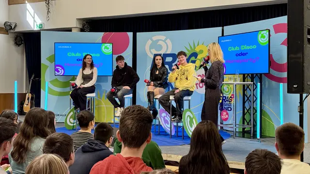 Bei der Schultour diskutierten die Jugendlichen über Zukunft, Berufswahl und gesellschaftliche Trends – ganz im Sinne der interaktiven Ö3-Jugendstudie 2026. | Foto: Frag das ganze Land“-Schultour.