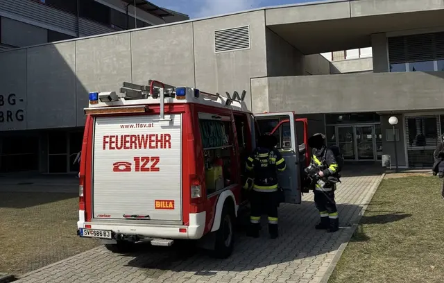 Feuerwehr vor Ort beim Bundesschulzentrum. | Foto: Fire Veiter - FF St.Veit/Glan