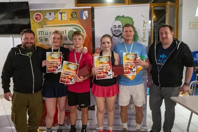 Mixed-Doppel: Turnierleiter Thomas Paulitsch, Lilly Zenz, David Fladenhofer, Emma Klamminger, Hannes Pollerus und Turnierleiter Bernd Knollmüller. | Foto: Mürztal Series