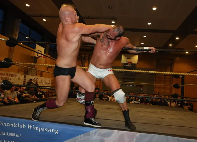 Wrestling-Kämpfe sind in der Ghegahalle in Payerbach zu sehen. | Foto: Singer
