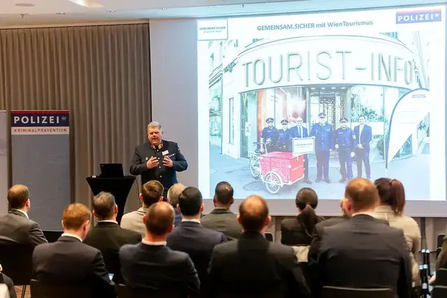 WienTourismus und Polizei bereiten sich gemeinsam auf den ESC vor – im Rahmen dessen lud man zu einem Vernetzungstreffen im 1. Bezirk ein.  | Foto: sLkphoto.at - Kreuzberger Sebastian
