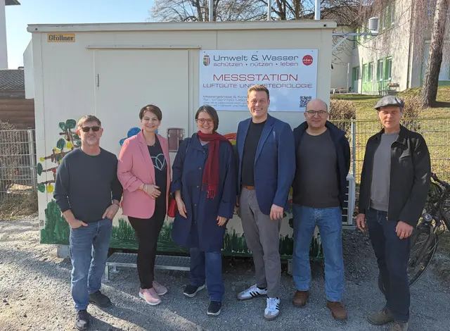 V. l.: GR Manfred Penninger, LAbg. Dagmar Engl, Vize-Bgm.in Regina Penninger, Umwelt- und Klima-Landesrat Stefan Kaineder, GR Martin Danner und StR Roland Atzlesberger.  | Foto: Land OÖ/Simon Seher