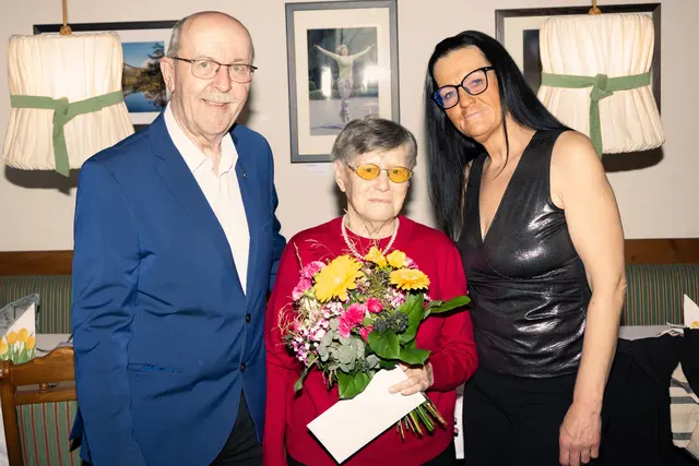 Vizebürgermeister Franz Gallhuber, Aloisia Gruberbauer, Gemeinderätin Verena Bernert | Foto: Gemeinde Weinburg